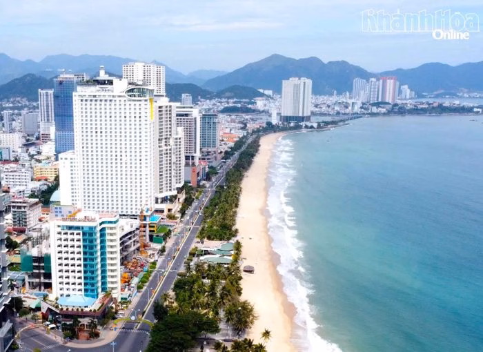 Bãi biển Nha Trang là một trong những điểm nhấn đô thị của tỉnh.