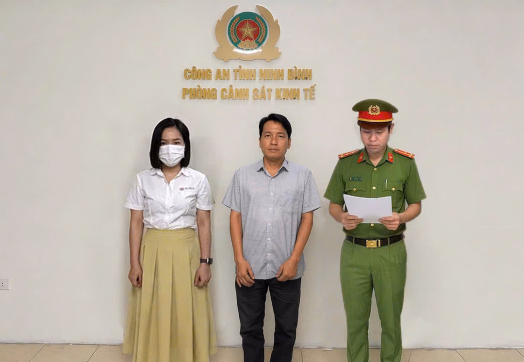 Các bị can tại cơ quan công an. Ảnh: CACC