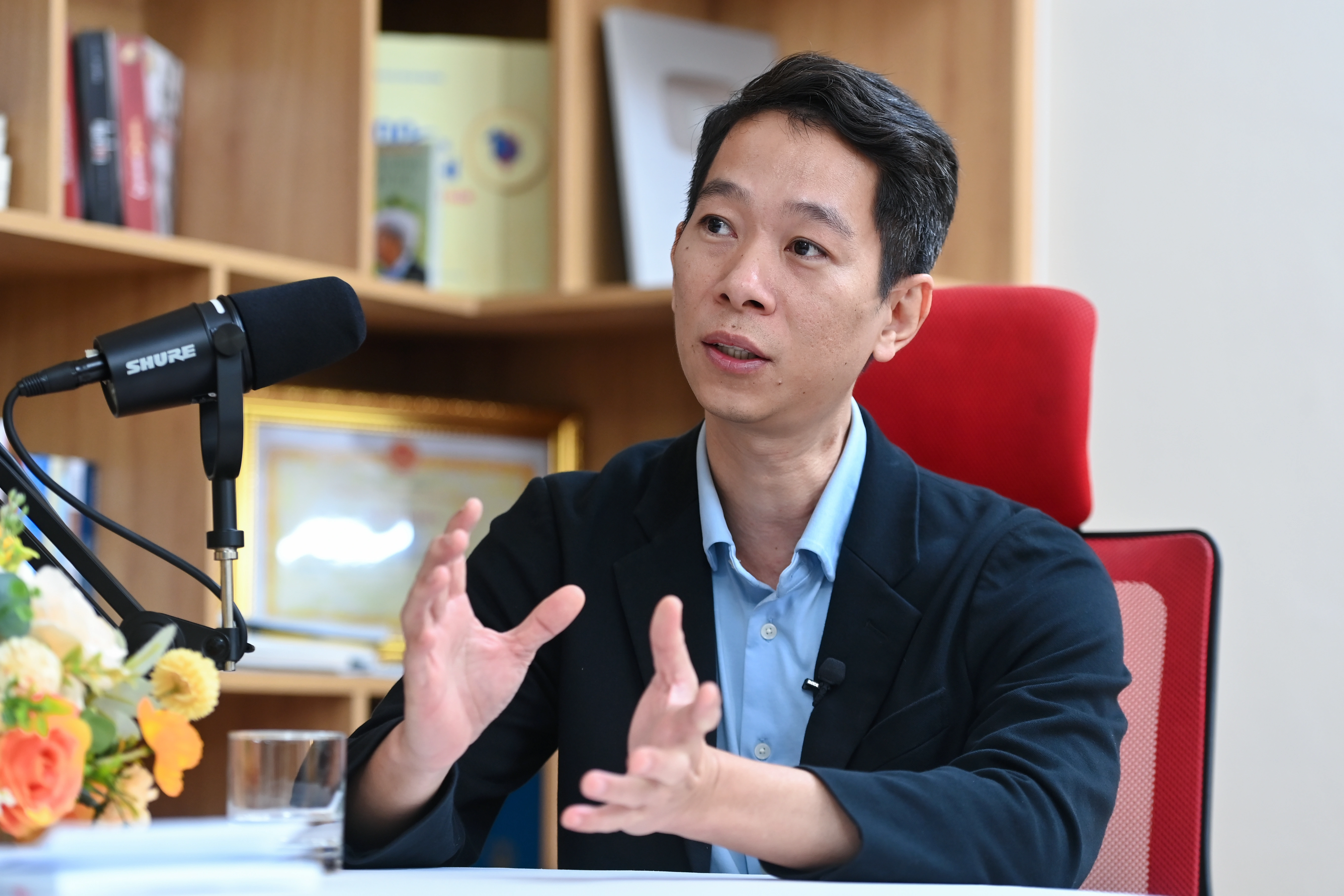 Ông Lê Công Thành chia sẻ về tầm quan trọng của việc làm chủ AI trong quản trị doanh nghiệp (Ảnh: Hải Long).