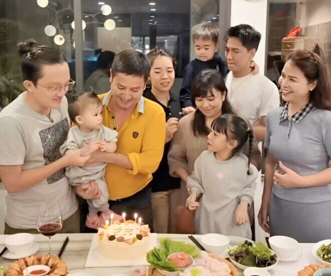 Sự hiện diện của Ý Lan trong các sự kiện gia đình cho thấy sự chấp nhận và yêu thương từ con cháu.
