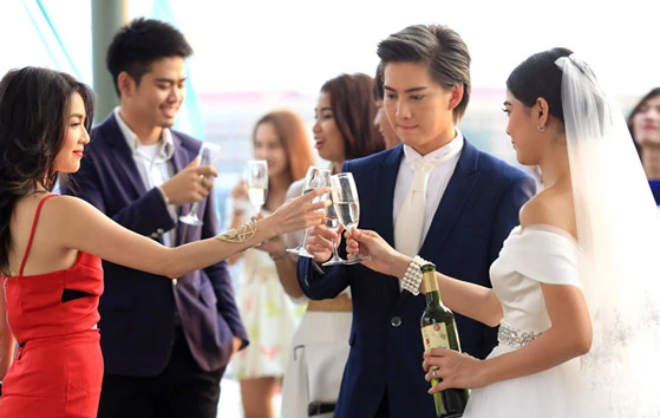 Người phụ nữ tự tin đối diện với quá khứ tại đám cưới chồng cũ