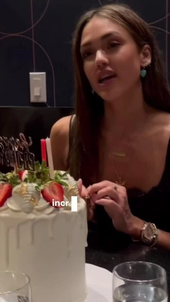 Jessica Alba xúc động chia sẻ về hành trình tìm lại hạnh phúc và sự bình yên trong tâm hồn.