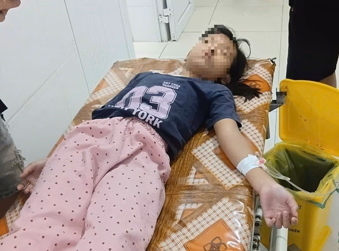Kết quả xét nghiệm cho thấy vi khuẩn Salmonella hiện diện trong nhiều thành phần của ổ bánh mì gây ngộ độc. Ảnh: Ngọc Anh