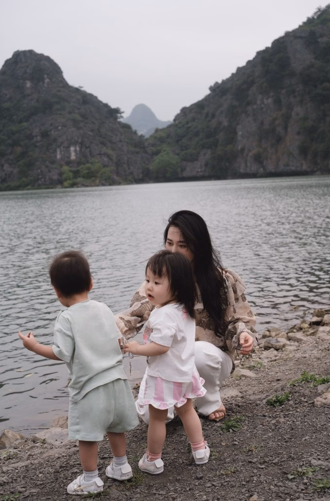 Việc tập trung chăm sóc con cái là ưu tiên hàng đầu của Phương Oanh thời điểm hiện tại