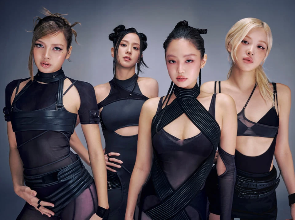 Chiến lược tập trung vào nhóm của TWICE đối lập với hướng đi cá nhân của BLACKPINK
