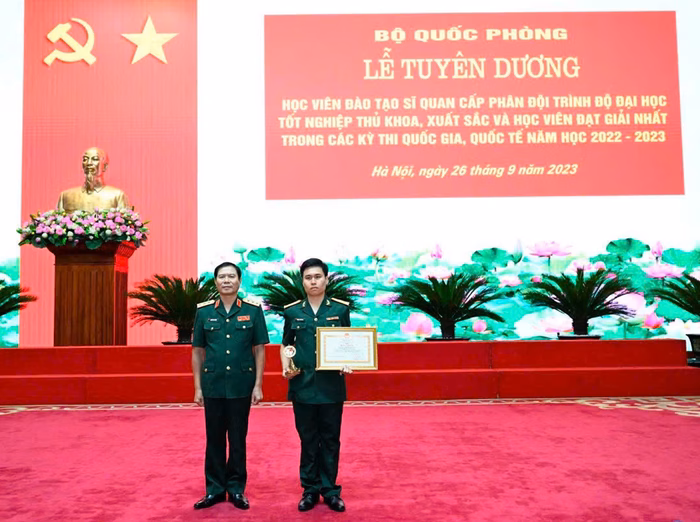 Võ Minh Thiên Long được Bộ Quốc phòng tuyên dương tháng 9-2023. Ảnh do Học viện KTQS cung cấp