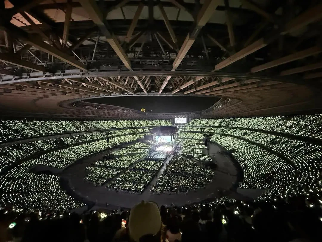 TWICE trở thành nhóm nhạc Kpop đầu tiên chinh phục MUFG Stadium