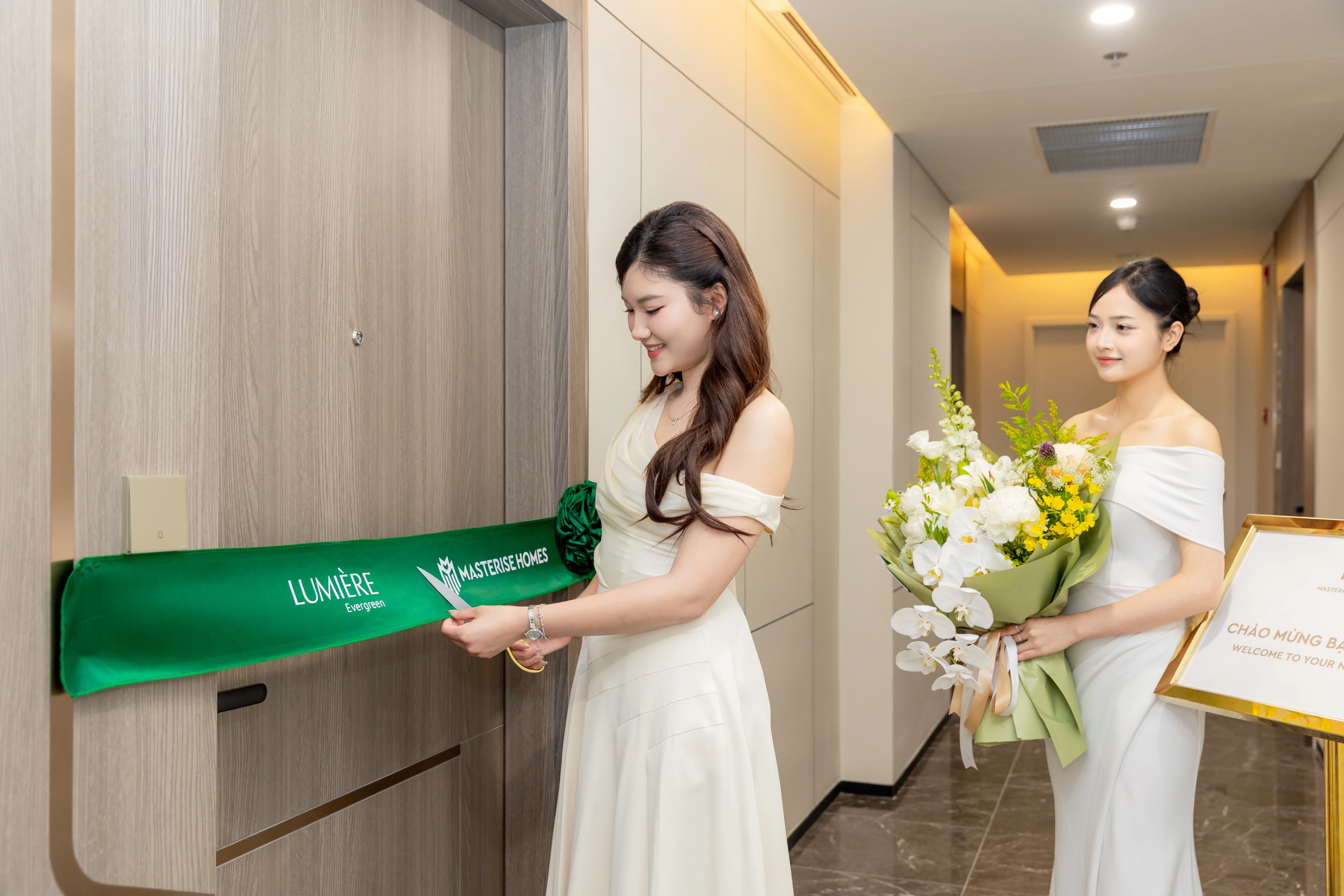 Khách hàng trải nghiệm thực tế chất lượng bàn giao tại dự án LUMIÈRE Evergreen (Ảnh: MH).