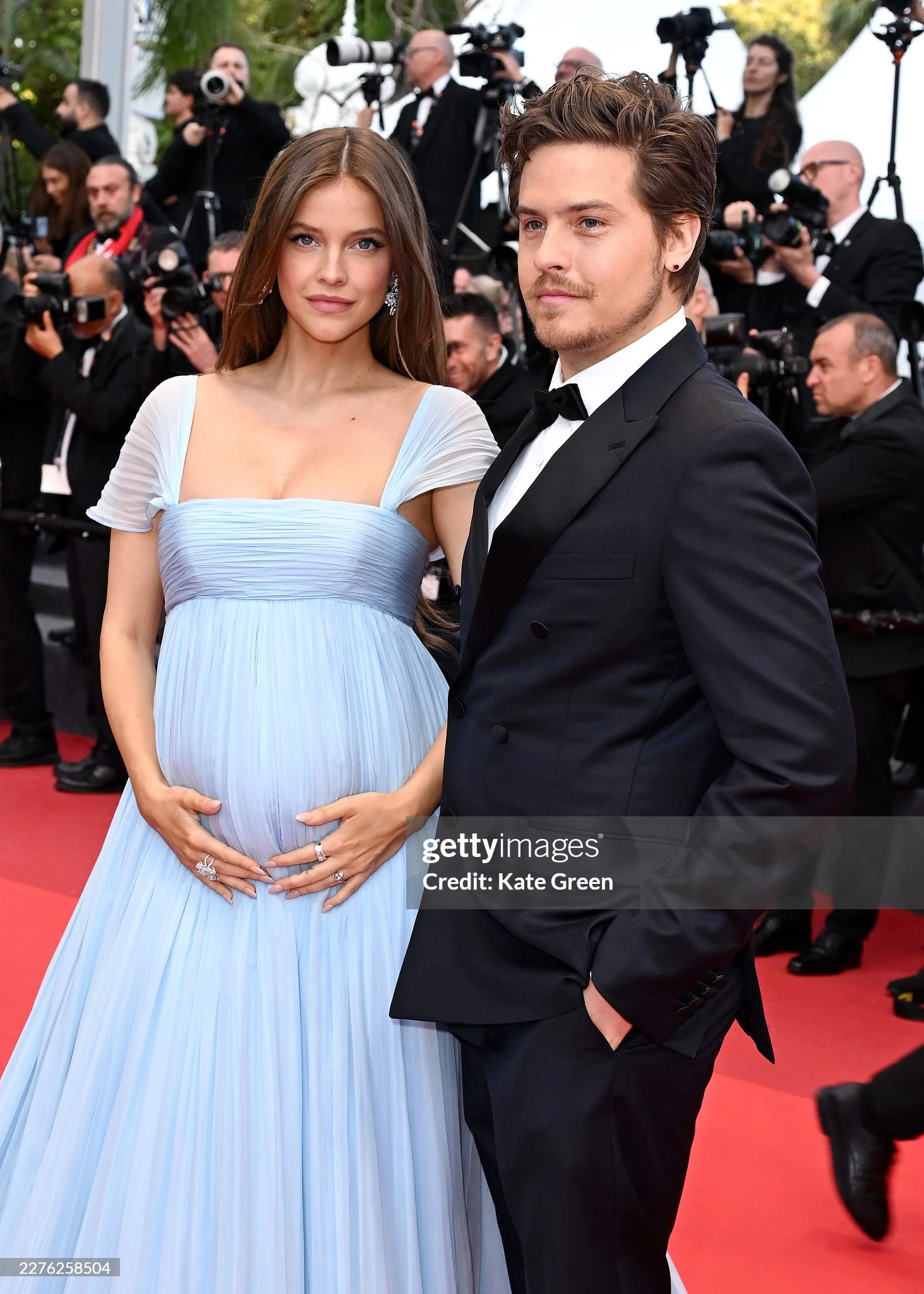 Cặp đôi Barbara Palvin và Dylan Sprouse nhận được "mưa" lời khen vì sự ngọt ngào và tâm lý.