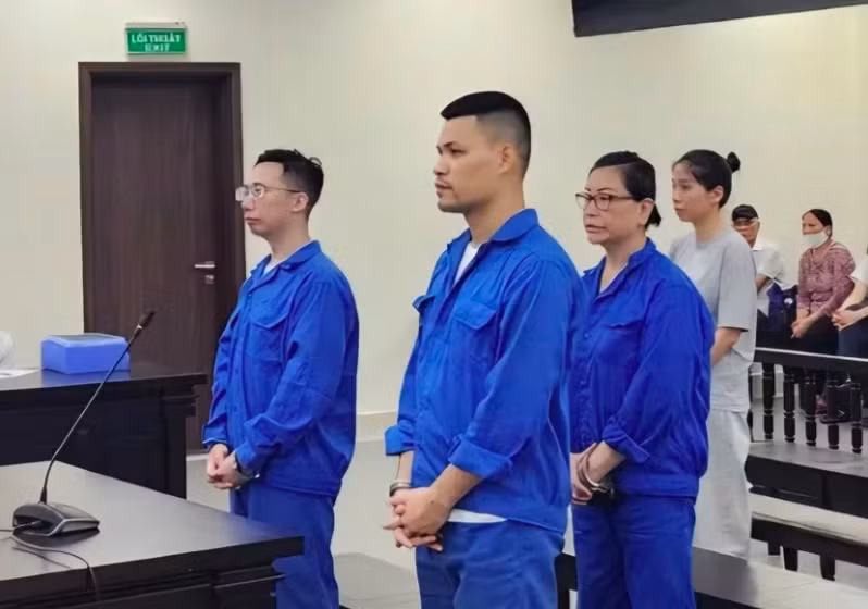 Các bị cáo tại phiên tòa.