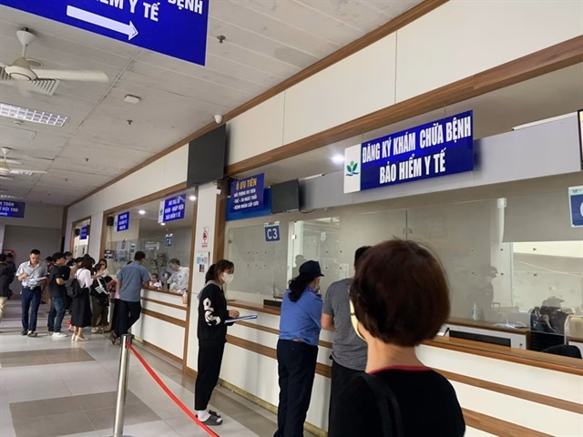 Bộ Y tế đang khẩn trương thẩm định để sớm ban hành danh mục thuốc bổ sung, giúp người bệnh giảm chi phí điều trị. Ảnh: VGP