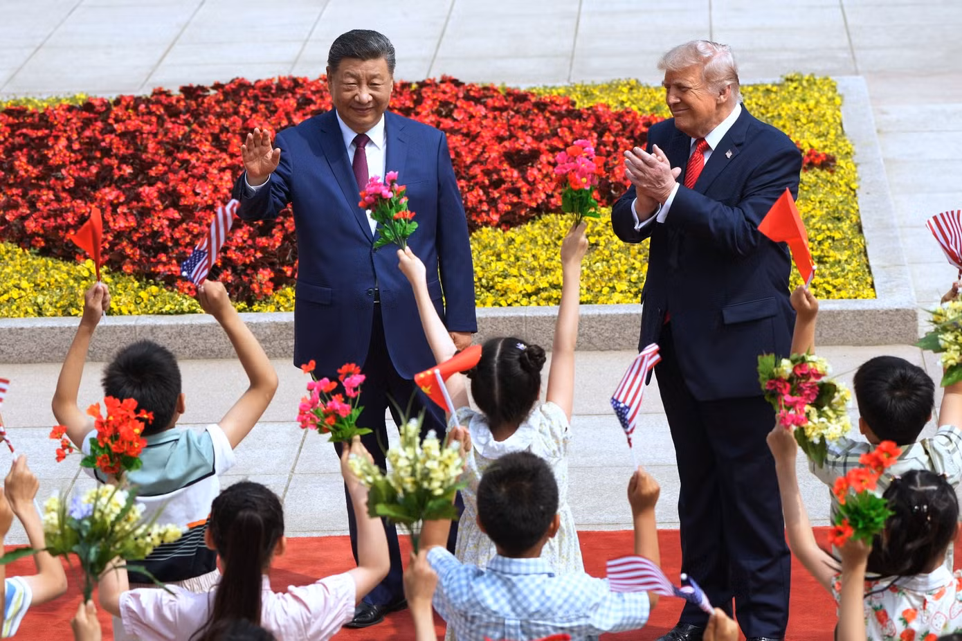Chi tiết tương tác thân thiện giữa ông Tập và ông Trump