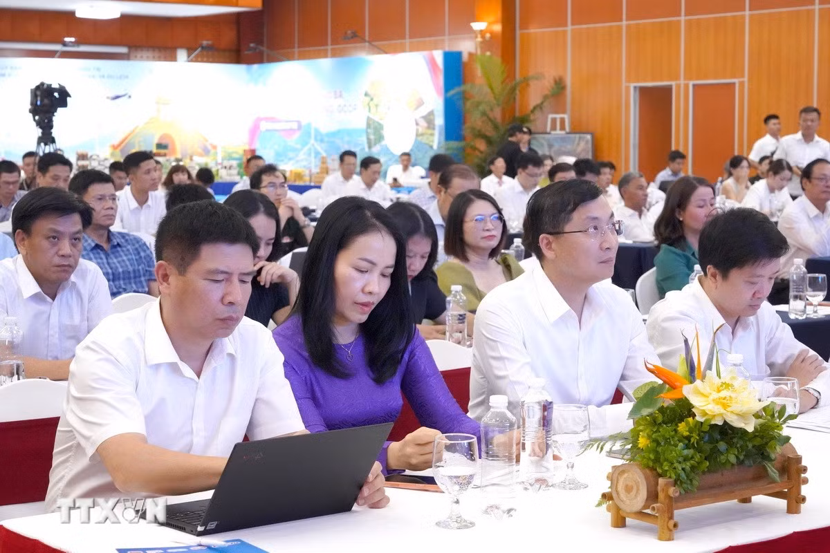 Các chuyên gia cùng thảo luận về giải pháp truyền thông hiện đại nhằm thúc đẩy du lịch Việt Nam phát triển bền vững. (Ảnh: Thanh Thủy/TTXVN)