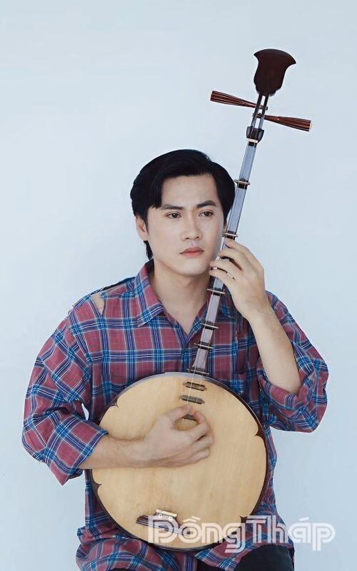 Chuông vàng vọng cổ Nguyễn Văn Khởi trong tạo hình nhân vật Thành ở bản dựng mới.