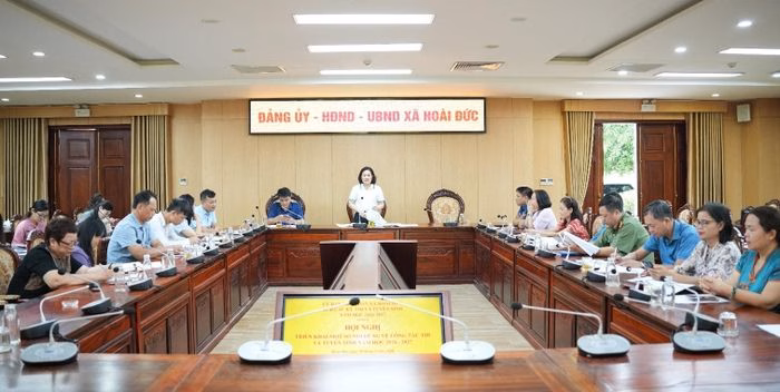 Ban Chỉ đạo thi và tuyển sinh xã Hoài Đức họp rà soát các phương án cuối cùng trước ngày thi.