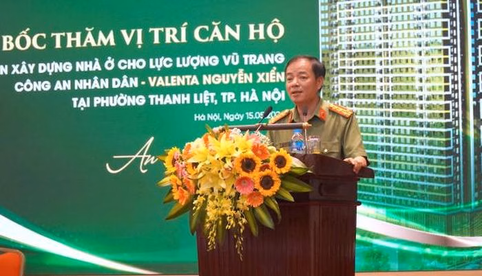 Đại tá Nguyễn Trọng Tiến, Phó Cục trưởng Cục Quản lý xây dựng và doanh trại phát biểu tại buổi lễ.
