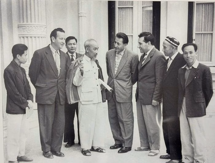 Đạo diễn Ajdar Ibrahimov - người đã dành tình yêu lớn cho điện ảnh và con người Việt Nam.