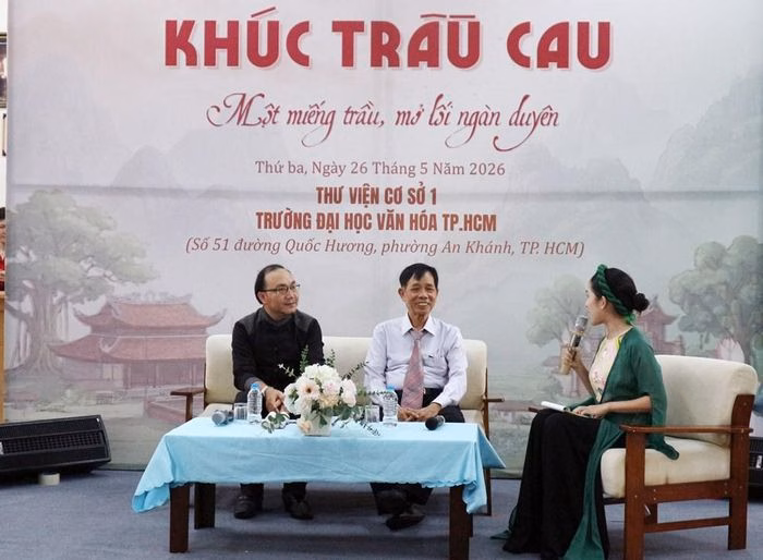 Diễn giả chia sẻ tại talkshow “Chuyện trầu cau”