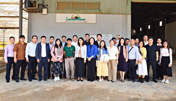Đoàn công tác Đại học Quốc gia TP. Hồ Chí Minh khảo sát thực tế tại Trang trại Đạ Sar thuộc Công ty TNHH Trang trại Langbiang