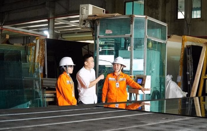 Các doanh nghiệp tham gia điều chỉnh phụ tải giúp san bằng đỉnh phụ tải, đồng hành cùng ngành điện.