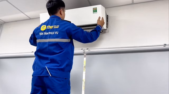 Đội ngũ kỹ thuật viên có tay nghề cao, chính quy, chuẩn hãng, giúp chuỗi bán lẻ chiếm trọn lòng tin của khách hàng