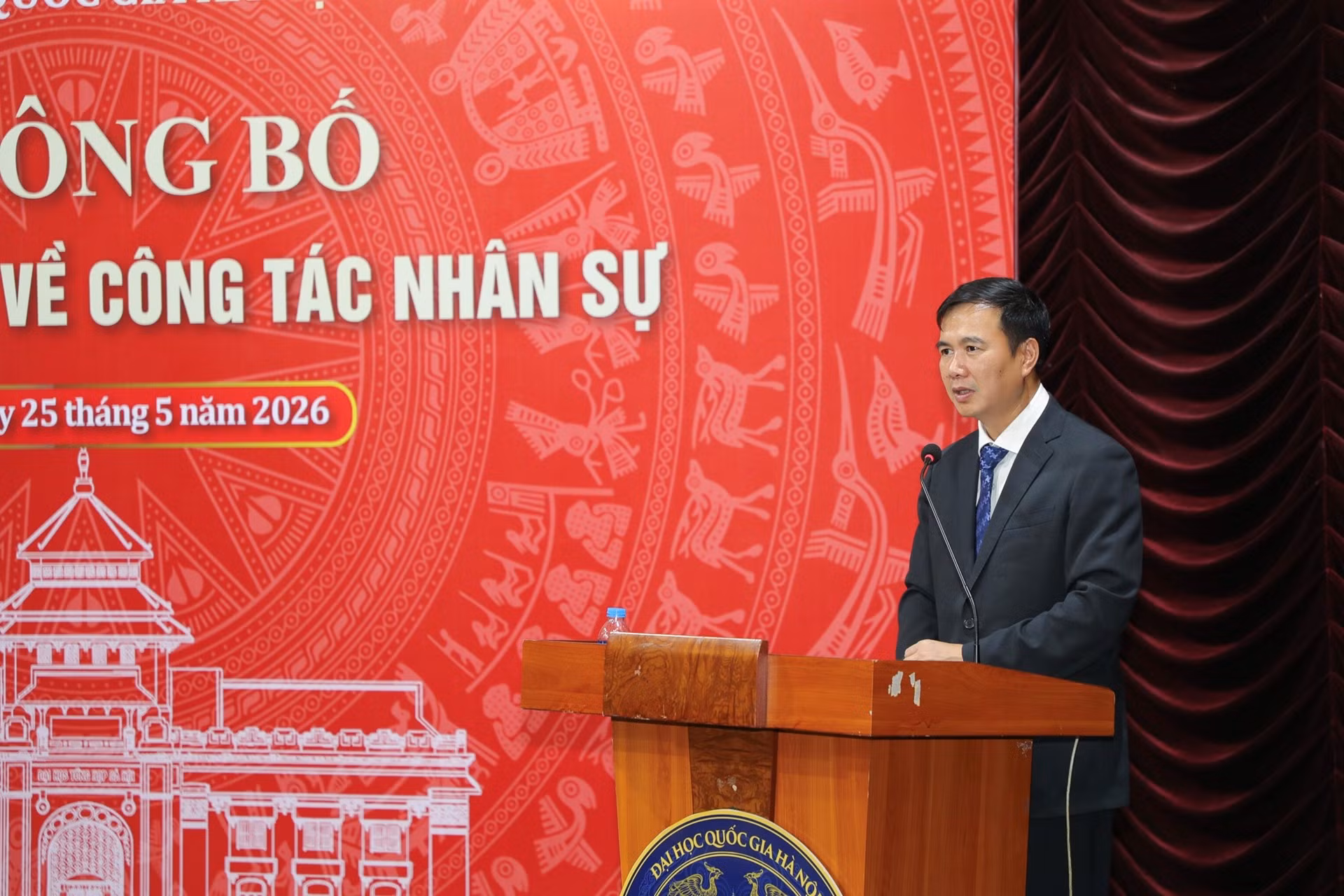 Giám đốc ĐHQG Hà Nội Bùi Thế Duy phát biểu tại buổi lễ