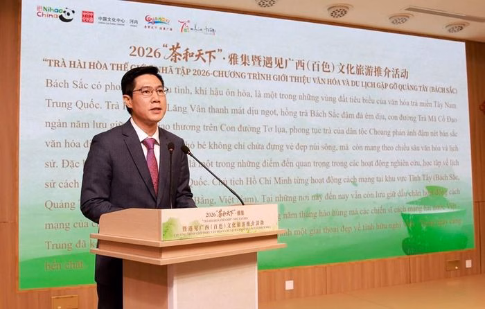 Giám đốc Trung tâm Văn hóa Trung Quốc tại Hà Nội Trương Đức Sơn phát biểu tại chương trình