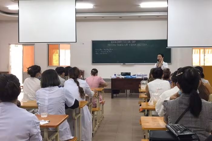 Hà Nội thu hồi giấy chứng nhận hoạt động của Trường Trung cấp Y khoa Việt Nam