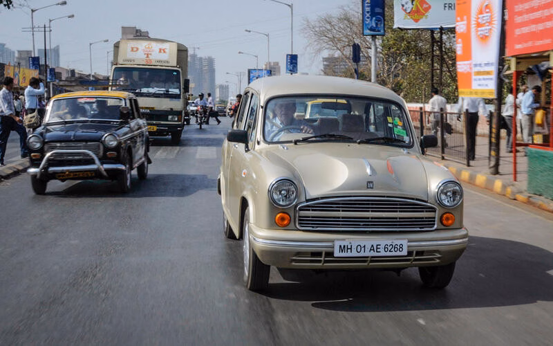 Hindustan Ambassador - Mẫu xe gắn liền với lịch sử Ấn Độ.