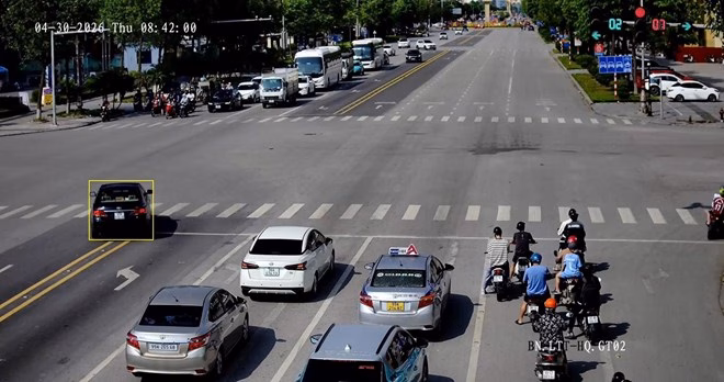Dù không vượt đèn đỏ, chủ xe vẫn bị phạt nguội do không tuân thủ vạch kẻ đường (Ảnh: CSGT Bắc Ninh)