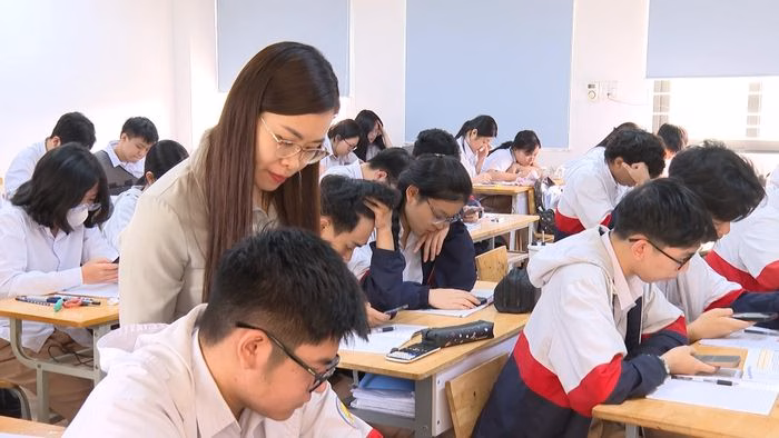 Không khí ôn tập tại lớp 12, Trường THPT Lào Cai diễn ra khẩn trương và đầy quyết tâm.