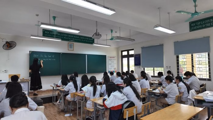 Sự tập trung cao độ trong các tiết ôn tập là yếu tố then chốt để bứt phá điểm số.