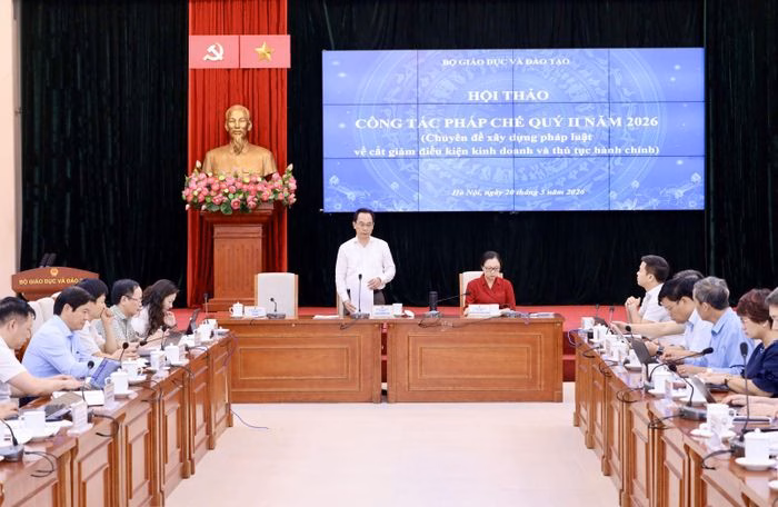 Hội thảo tập trung vào việc xây dựng pháp luật để cắt giảm điều kiện kinh doanh và thủ tục hành chính. Ảnh: MOET