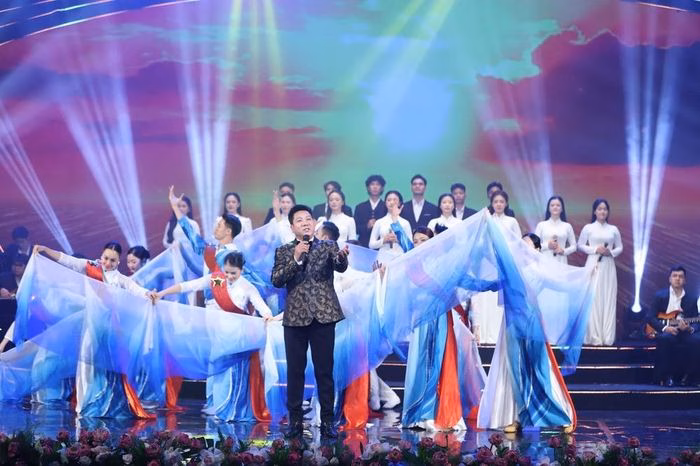 Những tiết mục hợp xướng tạo nên điểm nhấn hào hùng, thể hiện khát vọng độc lập của dân tộc