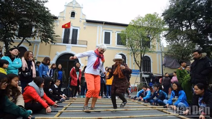Trải nghiệm văn hóa bản địa là một trong những thế mạnh giúp du lịch Việt Nam thu hút khách quốc tế. (Ảnh: Thành Đạt)