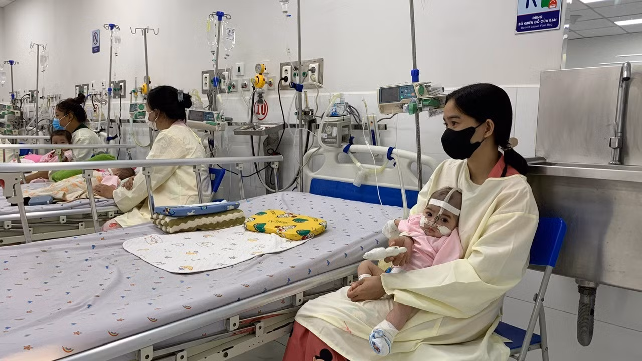 Khoa Tim mạch, Bệnh viện Nhi Đồng 1 đang điều trị cho nhiều trẻ bị bệnh tim bẩm sinh trong tình trạng rất nặng
