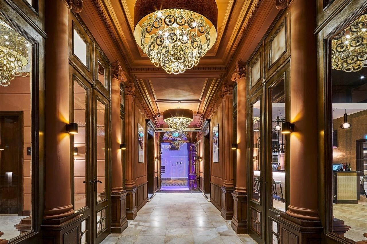 Hotel Nassau Breda là minh chứng cho sự kết hợp hoàn hảo giữa kiến trúc nhà thờ cổ và thiết bị vệ sinh hiện đại (Ảnh: GROHE).