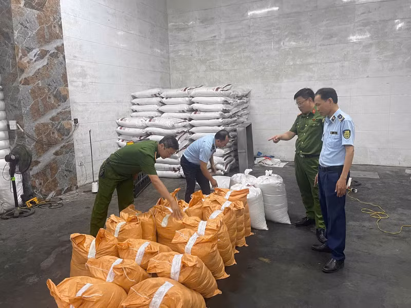 Lực lượng chức năng quyết liệt truy quét các cơ sở sản xuất, đóng gói hàng hóa giả mạo nguồn gốc xuất xứ để bảo vệ quyền lợi người tiêu dùng.