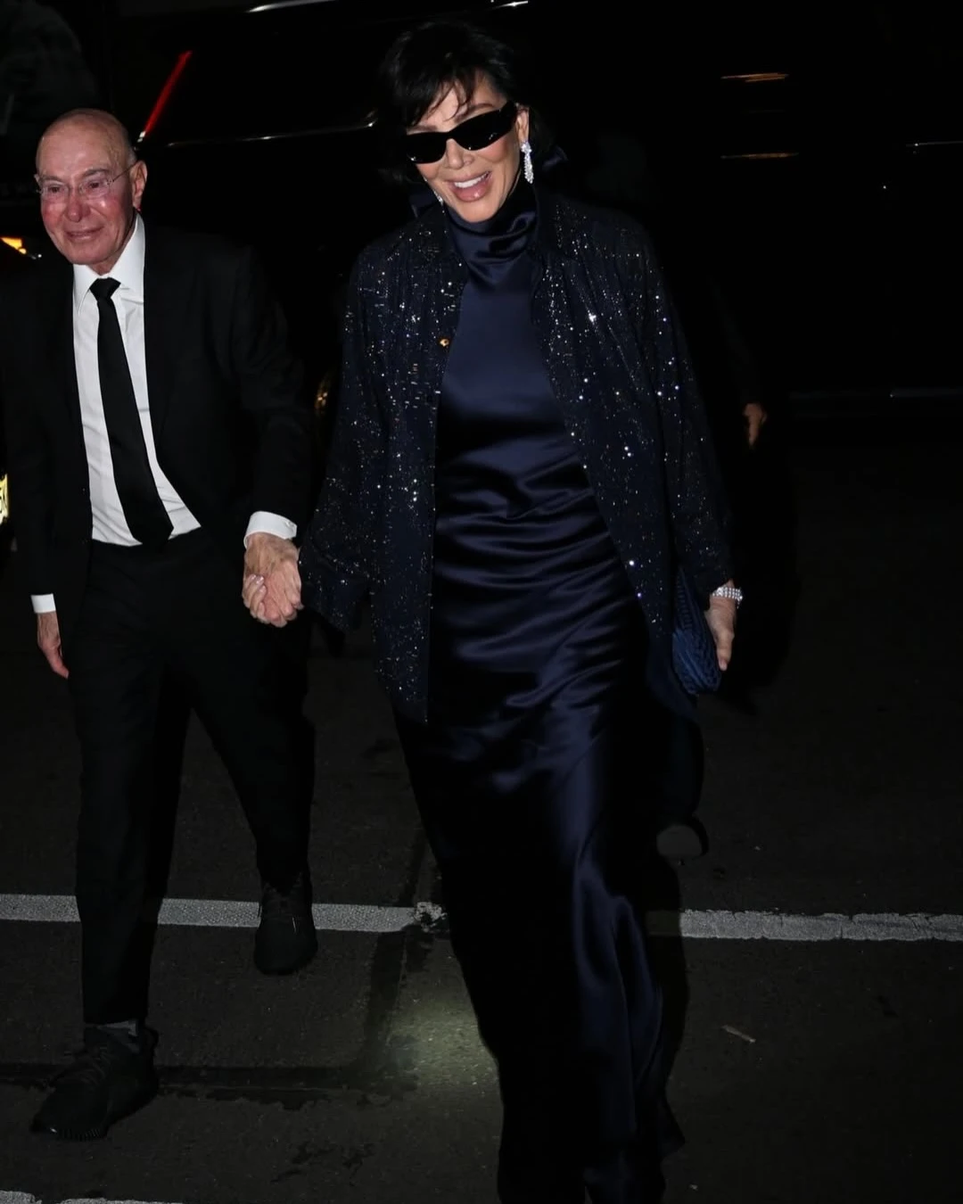 Mẹ con Kris Jenner và Kendall Jenner – những khách mời đặc biệt của Lauren Sánchez. Ảnh: Digital Fashion Week.
