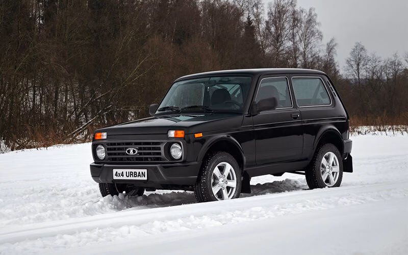 Lada Niva - Mẫu SUV vẫn tiếp tục được sản xuất đến nay.