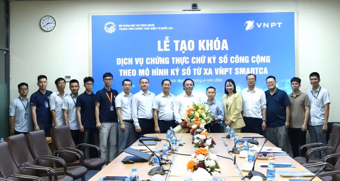Sự phối hợp chặt chẽ giữa NEAC và VNPT trong lễ tạo khóa chứng thư số mới, đảm bảo tính minh bạch và bảo mật tuyệt đối.