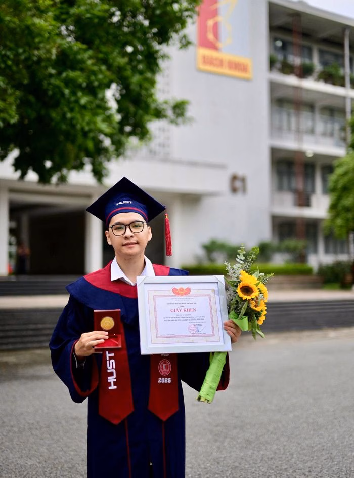 Lê Xuân Phúc với niềm tự hào về hành trình nỗ lực không ngừng nghỉ. (Ảnh: NVCC)