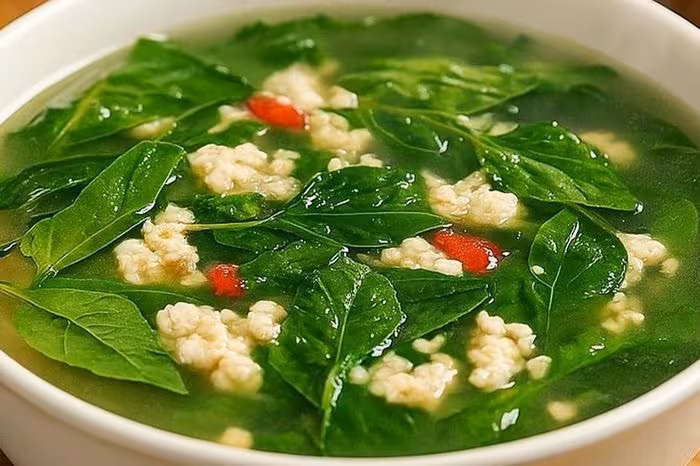 Loại lá nhiều gia đình trồng ở ban công, chế biến thành món ngon tốt cho xương khớp tuổi trung niên