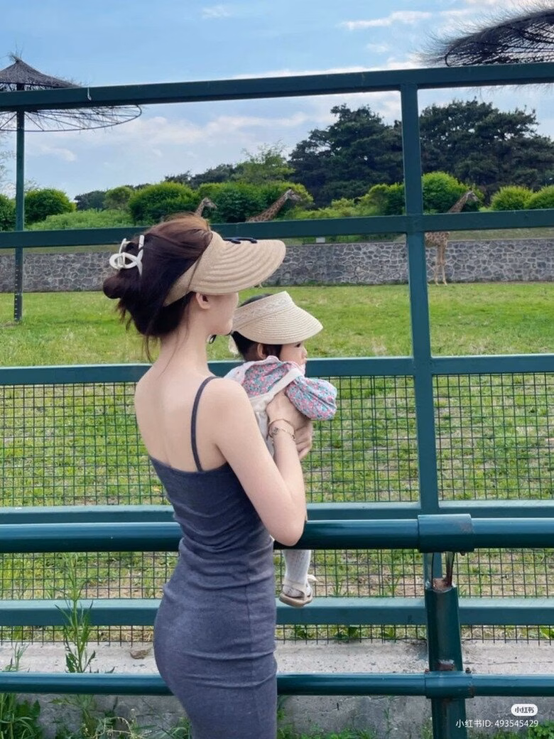 Luôn chuẩn bị kỹ lưỡng trước khi đưa trẻ ra ngoài trời nắng