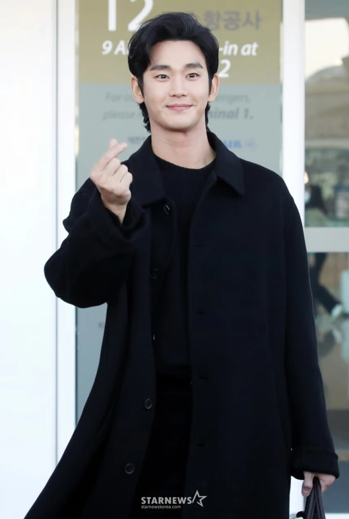 Kim Soo Hyun hiện đang quyết liệt đòi lại công bằng cho danh dự của mình trước pháp luật.