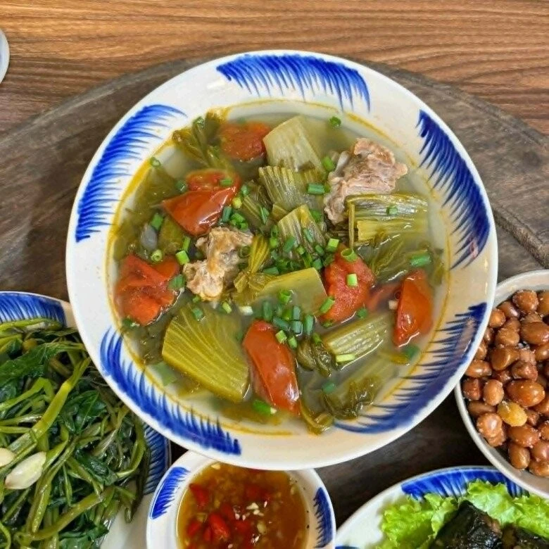 Nấu canh sườn dưa chua đậm đà