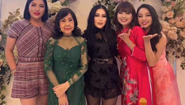 "Hoa khôi cải lương" Mộng Tuyền trong một khung hình kỷ niệm. Ảnh: FBNV