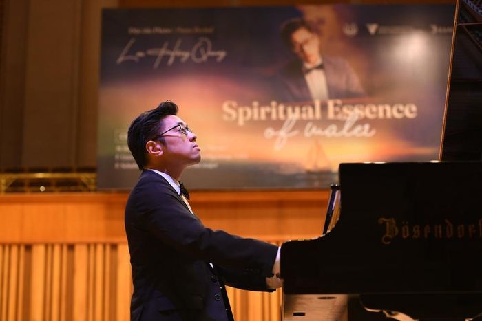 Nghệ sĩ piano Lưu Hồng Quang. Ảnh: NVCC