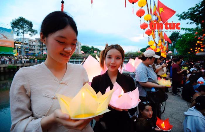 Nghi thức thả hoa đăng
