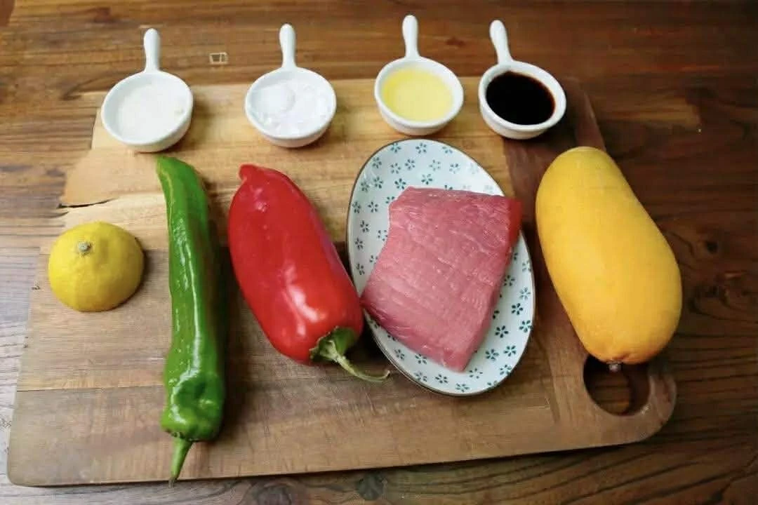 Nguyên liệu tươi ngon để làm thịt bò xào xoài
